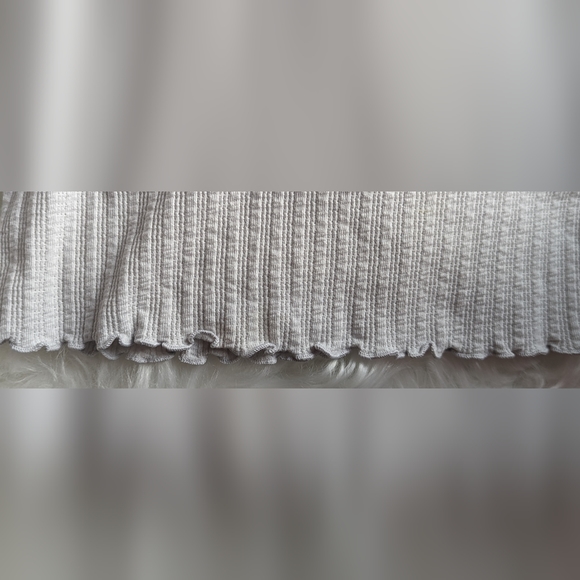 NWOT BP. white ribbed scalloped hemlines scoop 3 silver snap buttons baby tee - Picture 6 of 9